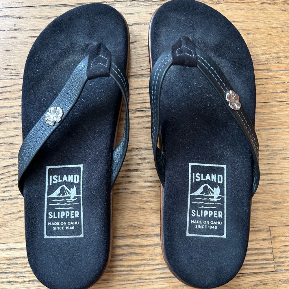 Island Slipper Women's Black Floral-Accent Flip Flop Sandals
